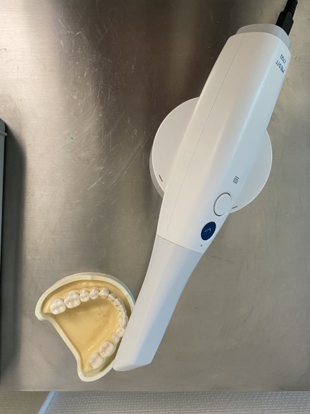 Demonstration des Intraoralscanners Medit i700 im Einsatz